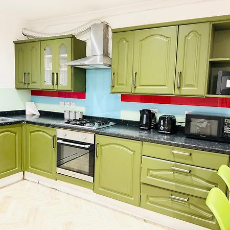 Вилла 5Br House, Free Parking Offa12, Contractor, Big Families, Relocation Редбридж Экстерьер фото